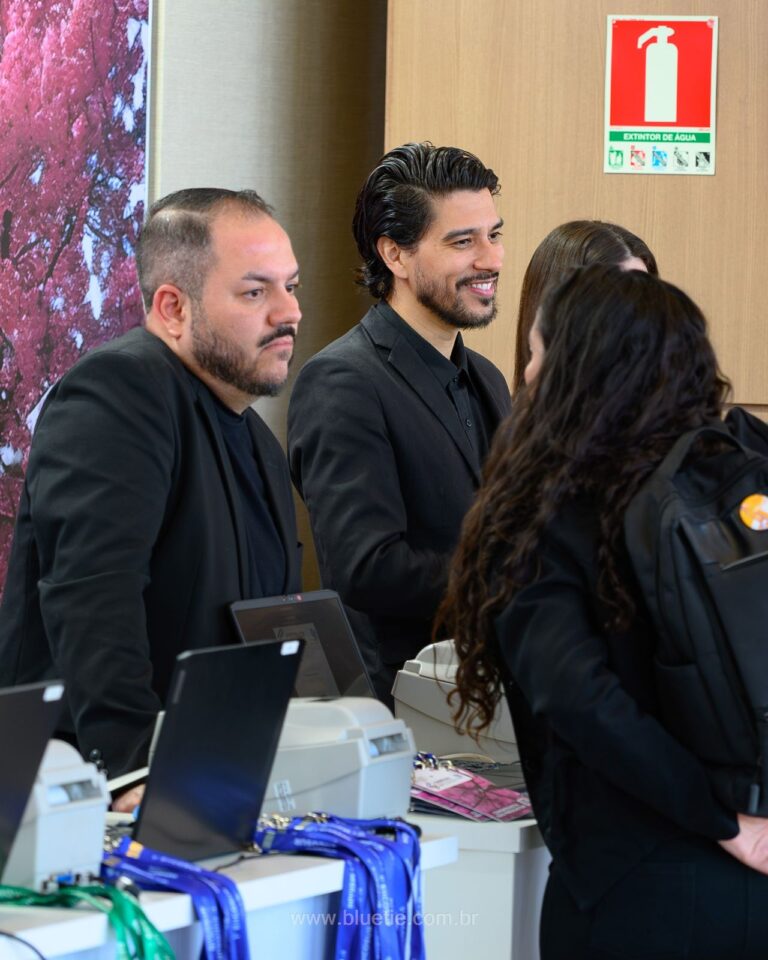 Equipe de credenciamento da BlueTie em um evento