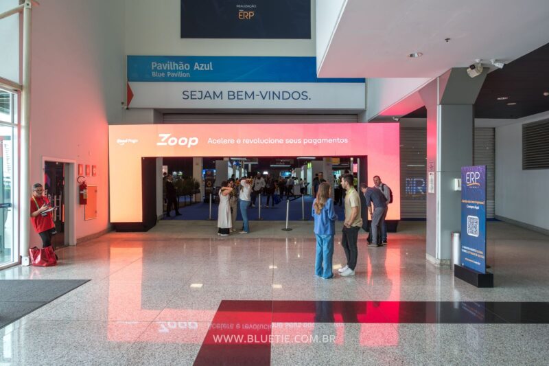 Entrada do Pavilhão Azul (Blue Pavilion) do ERP Summit, no Expo Center Norte