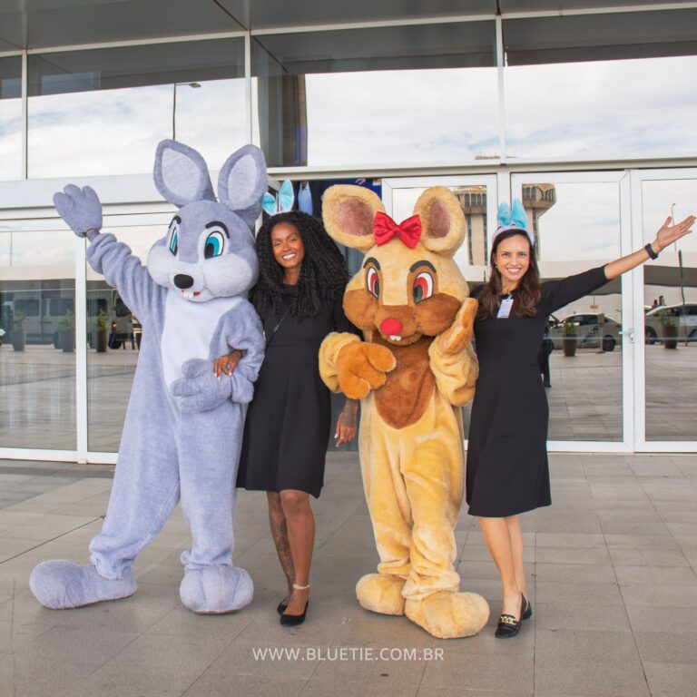 Mascote operado pela BlueTie em um evento